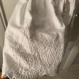 Mother hood maternity sleeveless tunic in white